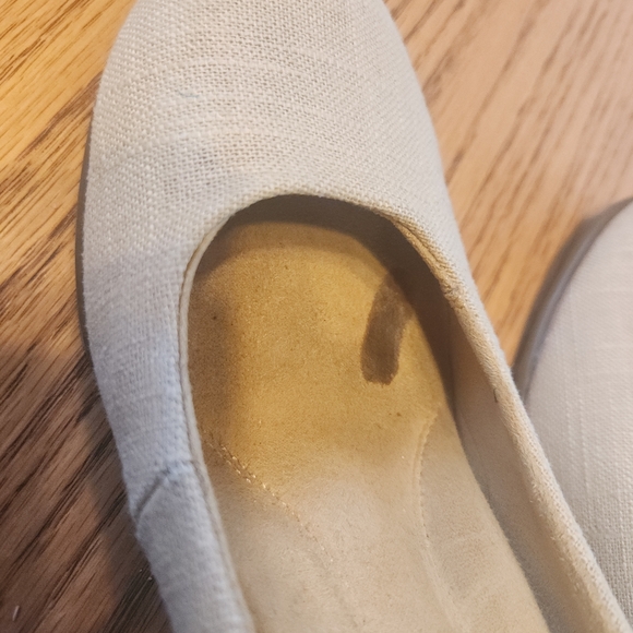 AEROSOLES Women's Cream Heels - Picture 10 of 10